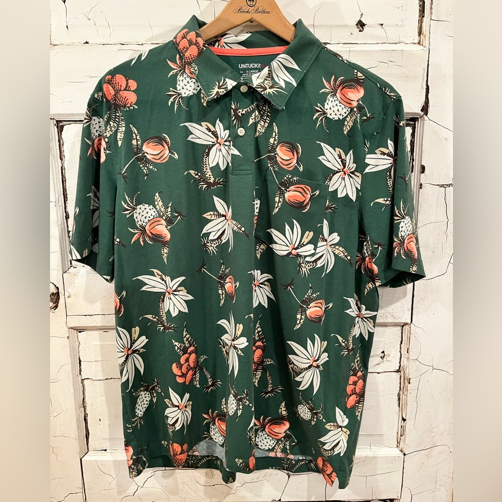Men’s UNTUCK It Tropical shirt